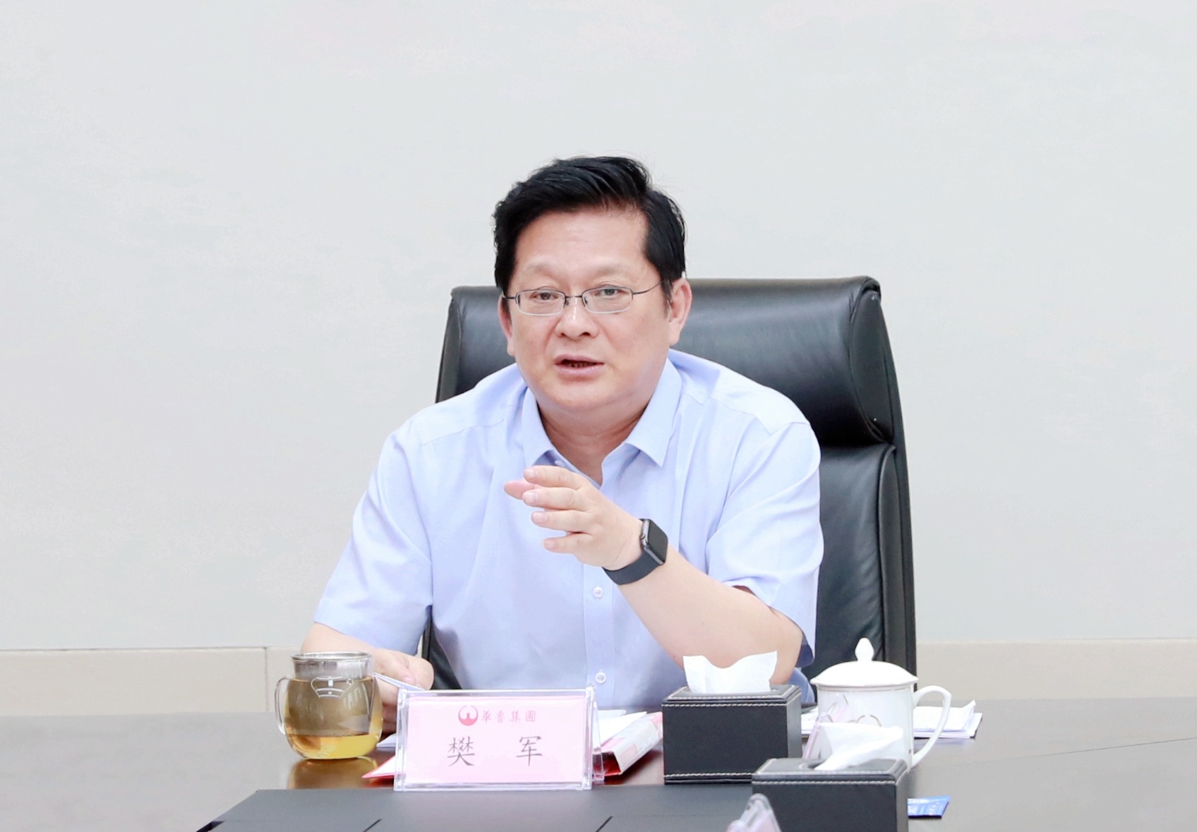 扎實(shí)推進(jìn)高質(zhì)量發(fā)展 踏上高原再攀高峰 華魯集團(tuán)黨委理論學(xué)習(xí)中心組開展集體學(xué)習(xí)-1.jpg