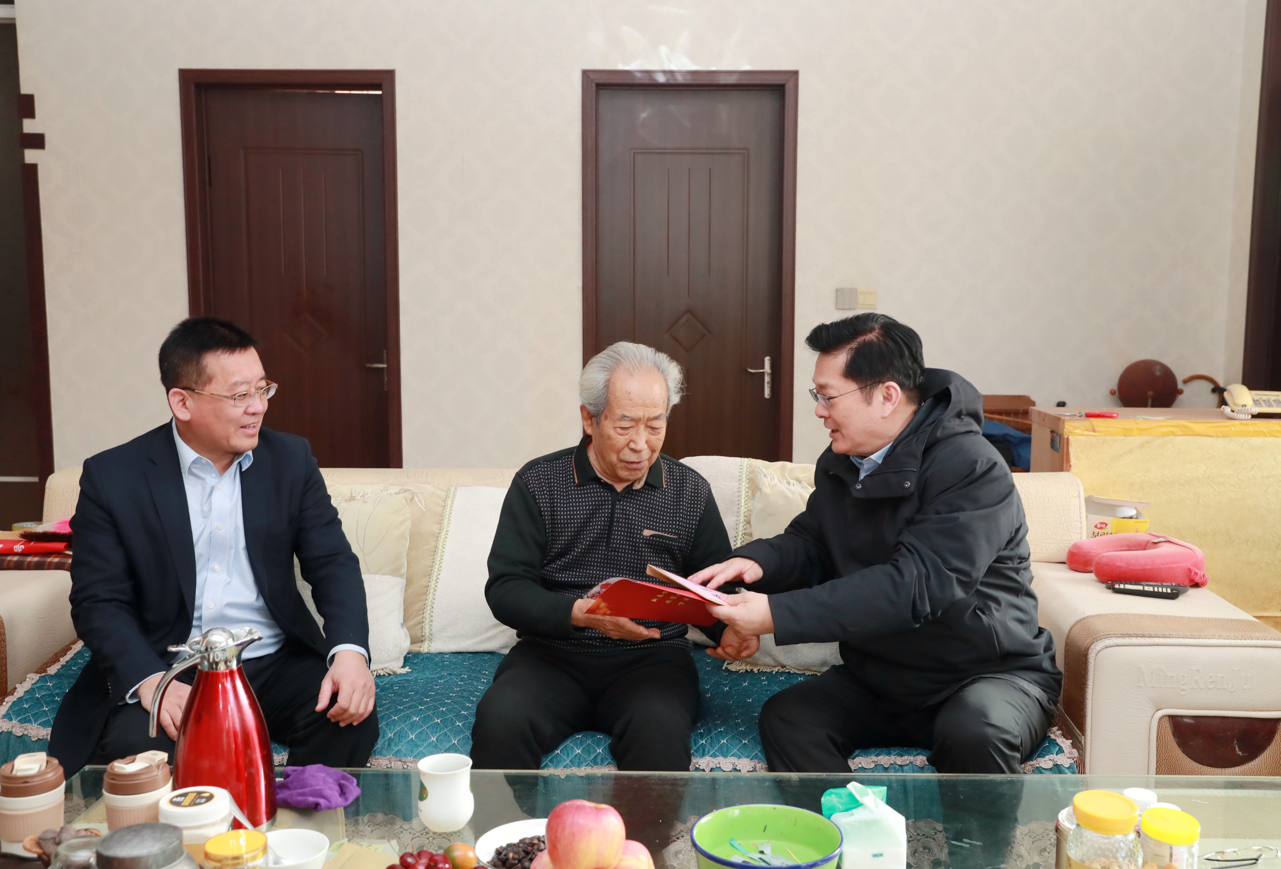 慰問老干部2.jpg