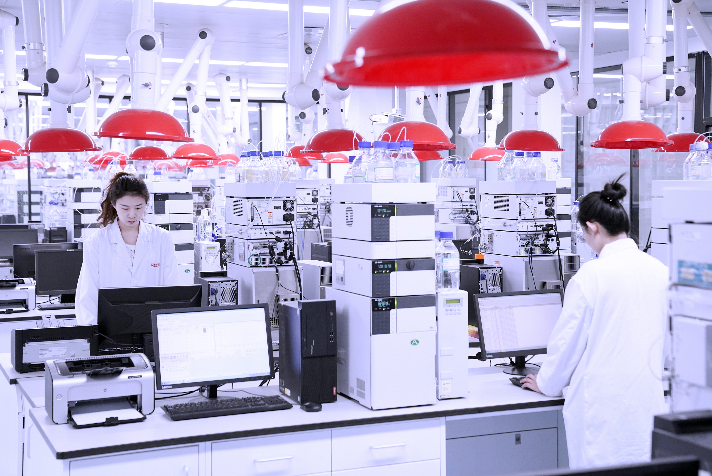 華魯集團(tuán)研發(fā)轉(zhuǎn)化全面加速 新產(chǎn)品陸續(xù)投放市場(chǎng) .jpg